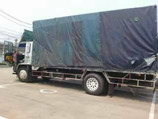 หกล้อ อีซูชุ FRR-175แรง ยาว6.20ม สภาพดีสวยพร้อมใช้งาน ตอนนี้รถวิ่งยุครับ เลีมทะเบียนพร้อม (ราคา570,000บ) ต่องรองได้ ครับ