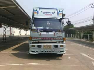หกล้อ อีซูชุ FRR-175แรง ยาว6.20ม สภาพดีสวยพร้อมใช้งาน ตอนนี้รถวิ่งยุครับ เลีมทะเบียนพร้อม (ราคา570,000บ) ต่องรองได้ ครับ