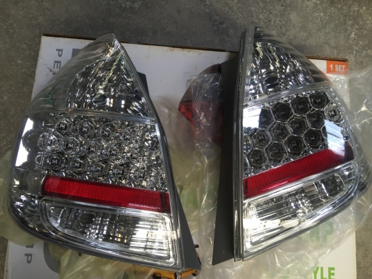 ไฟท้าย JAZZ 02-05 งานใต้หวัน 2300บาท