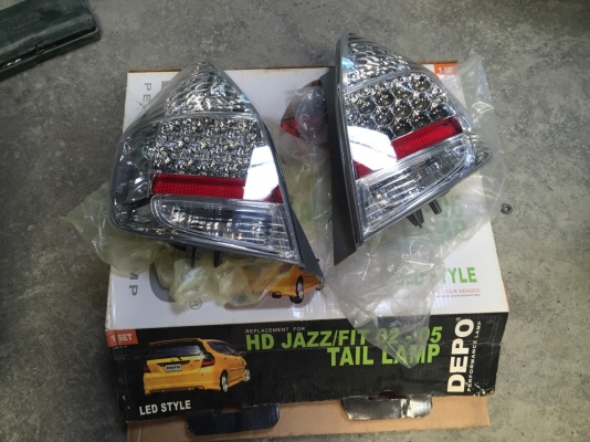 ไฟท้าย JAZZ 02-05 งานใต้หวัน 2300บาท ไฟท้าย JAZZ 02-05 งานใต้หวัน 2300บาท