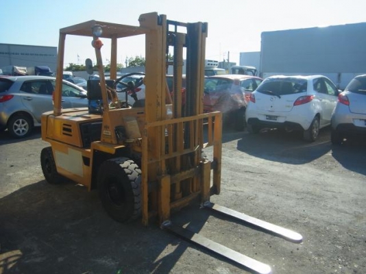 ขายรถโฟล์คลิฟท์มือสอง KOMATSU รุ่น FG20-7 ราคา 125,000 บาท นำเข้าจากประเทศญี่ปุ่น 100\% ไม่เคยใช้งานในประเทศไทย