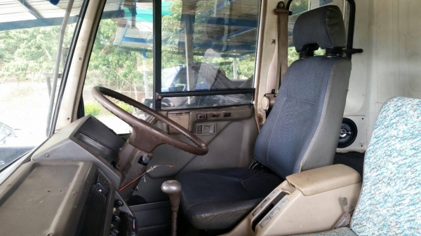 รถ 6 ล้อพร้อมเครนTADANO