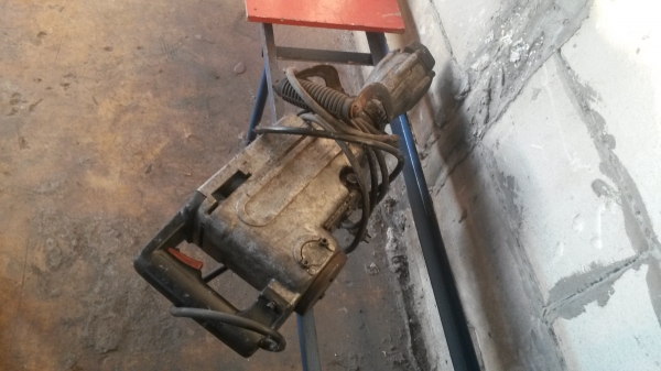 ขายเครื่องแยคปูนไฟฟ้ามากีต้าตัวใหญ่พร้อมใช้งานไม่มีดอก ขาย 6000 บาท