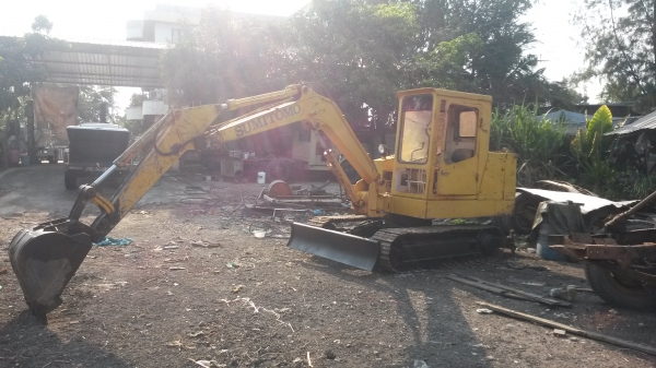 ขายแม็คโคร SUMITOMO Pc40 เครื่องอีสุ C240 4สูบ พร้อมใช้งานครับ ขาย 165000 บาทไทย