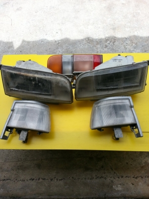 ขายไฟหน้าและไฟท้ายรถตู้หัวจรวดถูกๆ