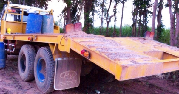 MITSUBISHI FUSO FN527S TURBO 220 HP 6D16 TF 6200 สิบล้อ 2 เพลา เทรลเลอร์ท้ายลาดขึ้นรถแบ็คโฮ PC 200,CAT 320 ได้สบายเลยครับ เครื่องเดิมๆเกียร์เดิม 10 SPEED ภายในเก๋งคอนโซลสวยครบ แอร์ พวงมาลัยเพาเวอร์ ระบบเบรคทริ๊ปฟี้ครบพร้อม ช่วงล่างแน่นเหล็กบัมอย่างดีในการ