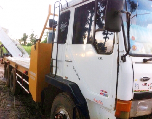 MITSUBISHI FUSO FN527S TURBO 220 HP 6D16 TF 6200 สิบล้อ 2 เพลา เทรลเลอร์ท้ายลาดขึ้นรถแบ็คโฮ PC 200,CAT 320 ได้สบายเลยครับ เครื่องเดิมๆเกียร์เดิม 10 SPEED ภายในเก๋งคอนโซลสวยครบ แอร์ พวงมาลัยเพาเวอร์ ระบบเบรคทริ๊ปฟี้ครบพร้อม ช่วงล่างแน่นเหล็กบัมอย่างดีในการ