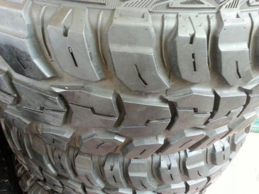 ขายล้อเล็บเหยี่ยวแท้ พร้อมยาง 265 x 75 MT