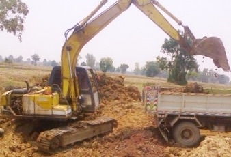 KOBELCO MARK III SK 120 เอกสารเล่มทะเบียนครบ รถสภาพดีบอดี้เดิมๆพร้อมทำงานได้เลยครับ เครื่องยนต์เดิมปั๊มเดิมทำงานได้เร็วไม่มีโหลดครับ ภายในเก๋งกระจกด้านหน้าแตกนะครับ อุปกรณ์ภายในครบพร้อม ภายนอกบูมอาร์มมีปะนิดหน่อยครับแต่ทำงานได้ดีได้เร็ว ช่วงล่างเอวแน่น เฟ