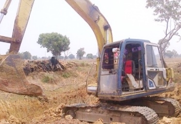 KOBELCO MARK III SK 120 เอกสารเล่มทะเบียนครบ รถสภาพดีบอดี้เดิมๆพร้อมทำงานได้เลยครับ เครื่องยนต์เดิมปั๊มเดิมทำงานได้เร็วไม่มีโหลดครับ ภายในเก๋งกระจกด้านหน้าแตกนะครับ อุปกรณ์ภายในครบพร้อม ภายนอกบูมอาร์มมีปะนิดหน่อยครับแต่ทำงานได้ดีได้เร็ว ช่วงล่างเอวแน่น เฟ