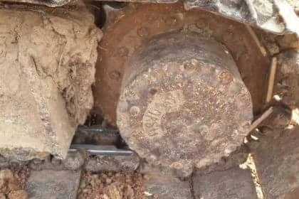 KOBELCO MARK III SK 120 เอกสารเล่มทะเบียนครบ รถสภาพดีบอดี้เดิมๆพร้อมทำงานได้เลยครับ เครื่องยนต์เดิมปั๊มเดิมทำงานได้เร็วไม่มีโหลดครับ ภายในเก๋งกระจกด้านหน้าแตกนะครับ อุปกรณ์ภายในครบพร้อม ภายนอกบูมอาร์มมีปะนิดหน่อยครับแต่ทำงานได้ดีได้เร็ว ช่วงล่างเอวแน่น เฟ