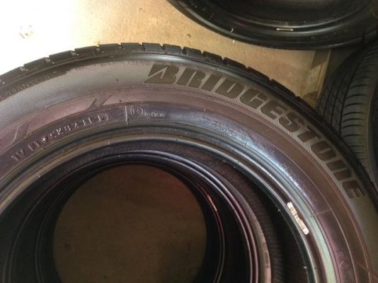 - ขายยาง BRIDGESTONE   215/60/16  ปี13