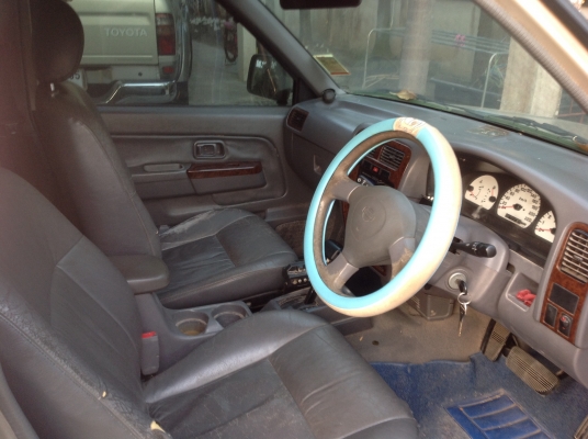 ขายรถนิสสัน ฟรอนเทรีย แค๊ป เครื่องเบนซิน เกียร์ออโต้แท้ จากโรงงาน