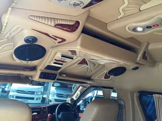 TOYOTA COMMUTER 2.5. ดีเซล ปี 09 เกีย MT