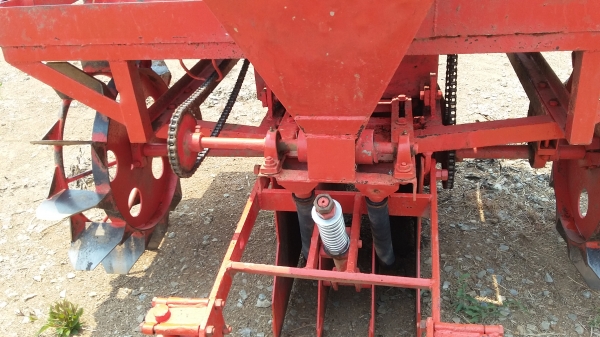 ขายเครื่องปลูกอ้อยสองล้อคู่ของกลกิจสำหรับรถไถใหญ่