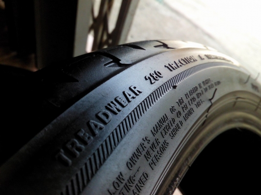 ขายยางบริสโตน S001 225/40/19-255/35/19 รันแฟรด ปี12 ไม่มีปะ ไม่มีแตกลายงา ไม่มีฉีก