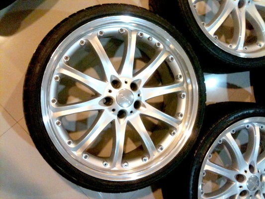 ล้อBMW - HARTGE ขนาด 22 นิ้ว 5 รู แท้จากเยอรมัน พร้อมยางดอกเต็มๆ หน้า 265-30-22 หลัง 295-25-22 .Tel.085-150-9040 P 95,000 บาท ล้อBMW - HARTGE ขนาด 22 นิ้ว 5 รู แท้จากเยอรมัน พร้อมยางดอกเต็มๆ หน้า 265-30-22 หลัง 295-25-22 .Tel.085-150-9040 P 95,000 บาท