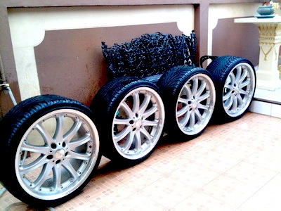 ล้อBMW - HARTGE ขนาด 22 นิ้ว 5 รู แท้จากเยอรมัน พร้อมยางดอกเต็มๆ หน้า 265-30-22 หลัง 295-25-22 .Tel.085-150-9040 P 95,000 บาท ล้อBMW - HARTGE ขนาด 22 นิ้ว 5 รู แท้จากเยอรมัน พร้อมยางดอกเต็มๆ หน้า 265-30-22 หลัง 295-25-22 .Tel.085-150-9040 P 95,000 บาท