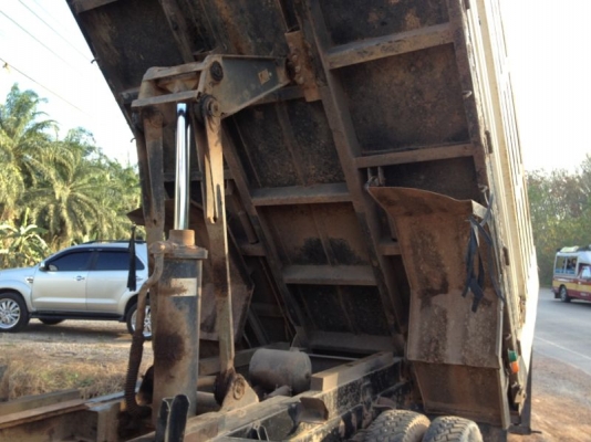 รถอิซูซุ 6 ล้อดั๊ม NPR 150 แรงม้า  ปี 52  สนใจติดต่อ 081 - 6079515