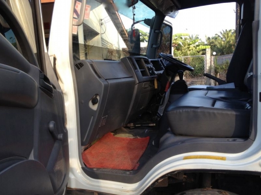 รถอิซูซุ 6 ล้อดั๊ม NPR 150 แรงม้า  ปี 52  สนใจติดต่อ 081 - 6079515