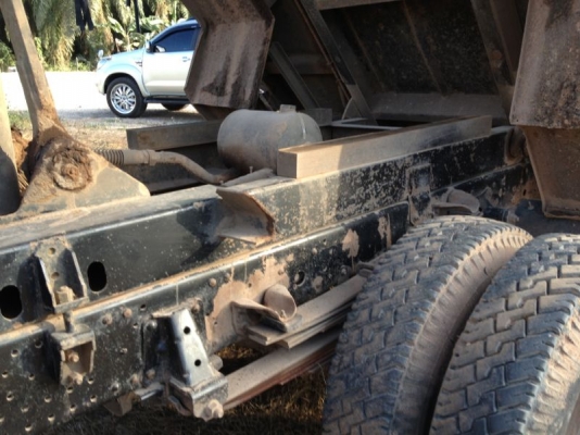 รถอิซูซุ 6 ล้อดั๊ม NPR 150 แรงม้า  ปี 52  สนใจติดต่อ 081 - 6079515