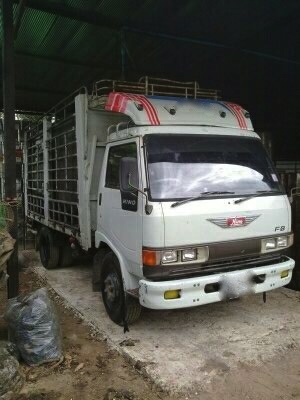 รถฮีโน่ 6 ล้อ รั่ว 120 แรงม้า  สนใจติดต่อ 081 - 6079515