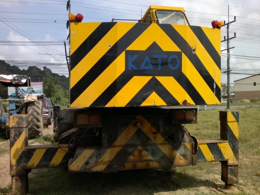 รถเครน 10 ล้อ  KATO  20 ตัน   สนใจติดต่อ 081 - 6079515