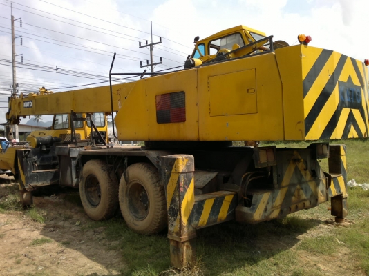 รถเครน 10 ล้อ  KATO  20 ตัน   สนใจติดต่อ 081 - 6079515