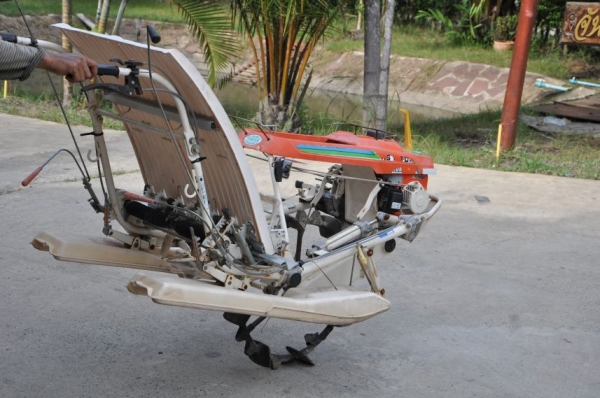 ขาย รถดำนาคูโบต้า 2แถว นำเข้าญี่ปุ่นยังไม่เคยใช้งานในไทย ราคาพิเศษ 15,500 บาทเท่านั้น