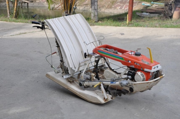 ขาย รถดำนาคูโบต้า 2แถว นำเข้าญี่ปุ่นยังไม่เคยใช้งานในไทย ราคาพิเศษ 15,500 บาทเท่านั้น