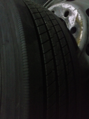 ขายยางรถบรรทุก ยี่ห้อ Bridgestone 295/80R22.5 พร้อมกะทะล้อแมกส์  วิ่งประมาณ 3,000 โล ยางถอดจากคืนห่างเช่า