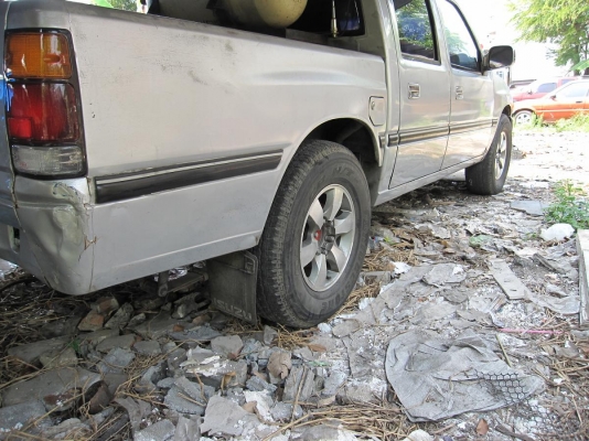 93 ISUZU 4 ประตู เครื่องหัวฉีด 1 J เกียร์ ออโต้ ติดแก้ส NGV ประหยัดสุด สีสวยใหม่เอี่ยม