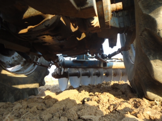 ขายรถไถFord -77เครื่องดี T1 รถสภาพ 80\% สวยพร้อมใช้งาน พร้อมใบมีดดันหน้า ผาน7 ขายรถไถนา F0RB -77 สนใจติดต่อ ชัยยา สตึก โทร 081-9972972 089-8451778