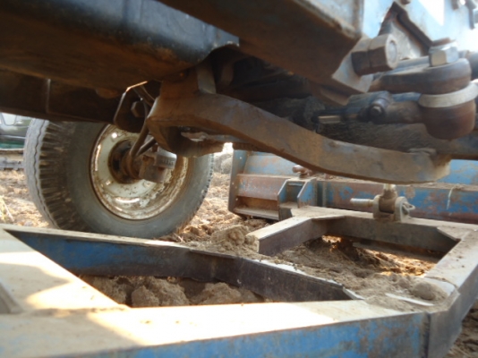 ขายรถไถFord -77เครื่องดี T1 รถสภาพ 80\% สวยพร้อมใช้งาน พร้อมใบมีดดันหน้า ผาน7 ขายรถไถนา F0RB -77 สนใจติดต่อ ชัยยา สตึก โทร 081-9972972 089-8451778