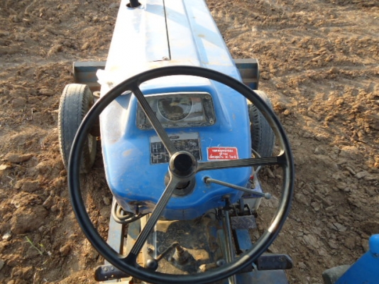 ขายรถไถFord -77เครื่องดี T1 รถสภาพ 80\% สวยพร้อมใช้งาน พร้อมใบมีดดันหน้า ผาน7 ขายรถไถนา F0RB -77 สนใจติดต่อ ชัยยา สตึก โทร 081-9972972 089-8451778