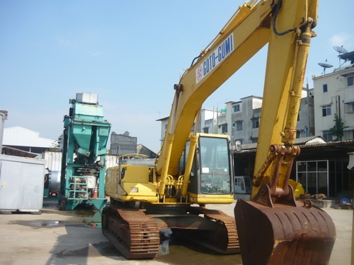 รถขุด Komatsu PC200-6 รถเก่านอกนำเข้าจากญี่ปุ่น สภาพดีเยี่ยม ระบบไฟฟ้าครบ ยังไม่ผ่านการใช้งานในไทย 100\% รถขุด Komatsu PC200-6 รถเก่านอกนำเข้าจากญี่ปุ่น สภาพดีเยี่ยม ระบบไฟฟ้าครบ ยังไม่ผ่านการใช้งานในไทย 100\%