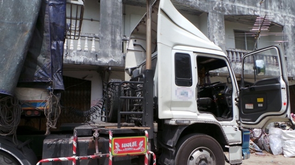 ISUZU DECA 270 ปี 49  หางสองเพลาไม่ดั้มยี่ห้อ ST พร้อมขายค่ะ