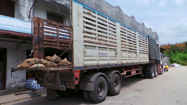 ISUZU DECA 270 ปี 49  หางสองเพลาไม่ดั้มยี่ห้อ ST พร้อมขายค่ะ