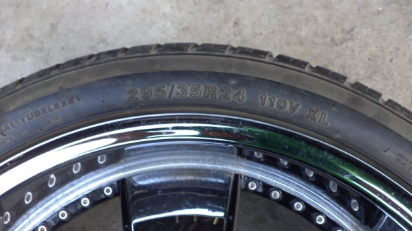 ขายแม็กซ์พร้อมยาง ขอบ24 นิ้ว ไม่มีซ่อม สวยมากๆ