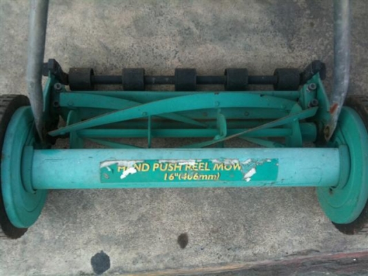 ขายรถเข็นตัดหญ้า มือสองครับ ประหยัดน้ำมัน เครื่องเงียบไม่มีเสียงดัง