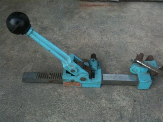 ขายเครื่องแพคกล่อง มือสองราคาถูกครับ  ส่งฟรีครับ