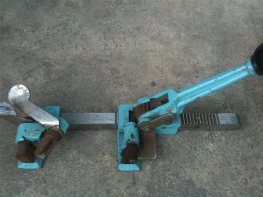 ขายเครื่องแพคกล่อง มือสองราคาถูกครับ  ส่งฟรีครับ