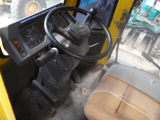 ขายรถตัก KAWAZAKI  60ZIV-2  ปี 2006  ราคาถูกสภาพพร้อมใช้งานได้เลยค่ะ ติดต่อสอบถามราคาได้ที่ 087-3310254  เจี๊ยบค่ะ