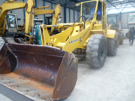 ขายรถตัก KAWAZAKI  60ZIV-2  ปี 2006  ราคาถูกสภาพพร้อมใช้งานได้เลยค่ะ ติดต่อสอบถามราคาได้ที่ 087-3310254  เจี๊ยบค่ะ