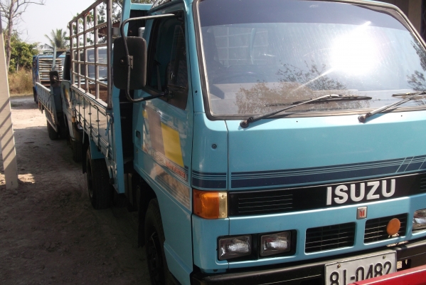 NKR88 ปี32 หกล้อเล็ก