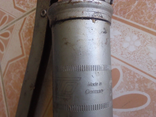 กระบอกอัดจาระบีผลิตที่เยรมันเป็นรุ่นทนงานหนักกระบอกแข็งแรงชุดอัดหนาแข็งแรง (มี 2 อัน)