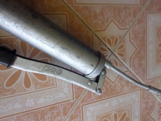 กระบอกอัดจาระบีผลิตที่เยรมันเป็นรุ่นทนงานหนักกระบอกแข็งแรงชุดอัดหนาแข็งแรง (มี 2 อัน)