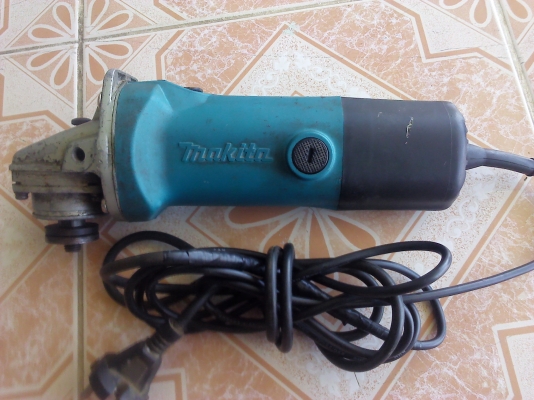เครื่องเจียรไฟฟ้า 4 นิ้ว Makita แท้100\%(มี 2 เครื่อง)