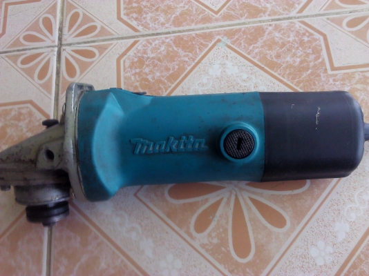 เครื่องเจียรไฟฟ้า 4 นิ้ว Makita แท้100\%(มี 2 เครื่อง)