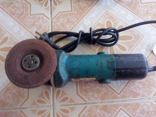 เครื่องเจียรไฟฟ้า 4 นิ้ว Makita แท้100\%(มี 2 เครื่อง)